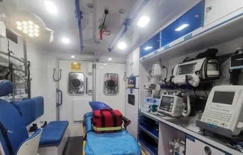 互联网+院前急救/迈心诺血氧-天荣医疗岳阳市中心医院再添一台全智能5G移动ICU救护车！